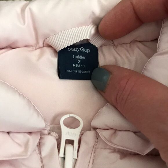 🎉1 Hr Sale🎉Gap vest ❤️ - Picture 6 of 7